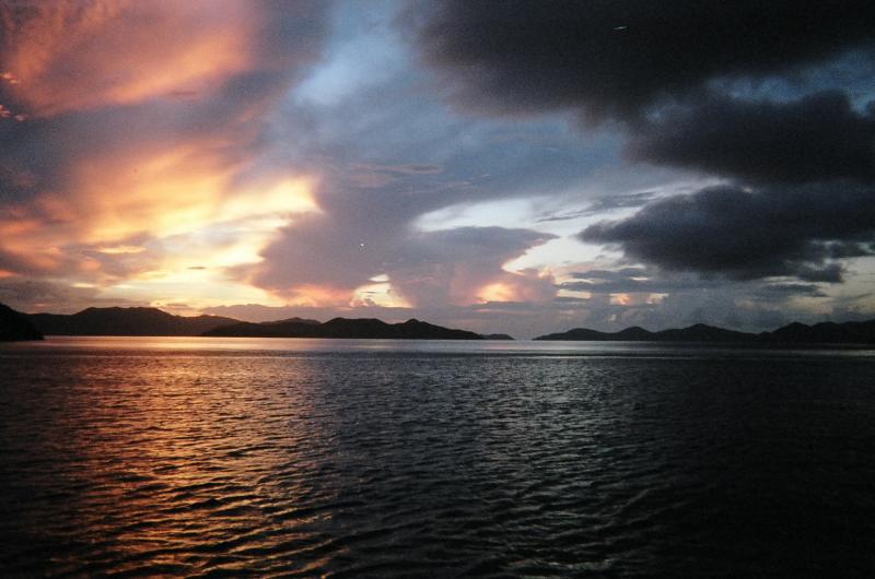 Sunset at The Bight, Norman Island

(Click on image to view full-size image (1544x1024, 717 kb))