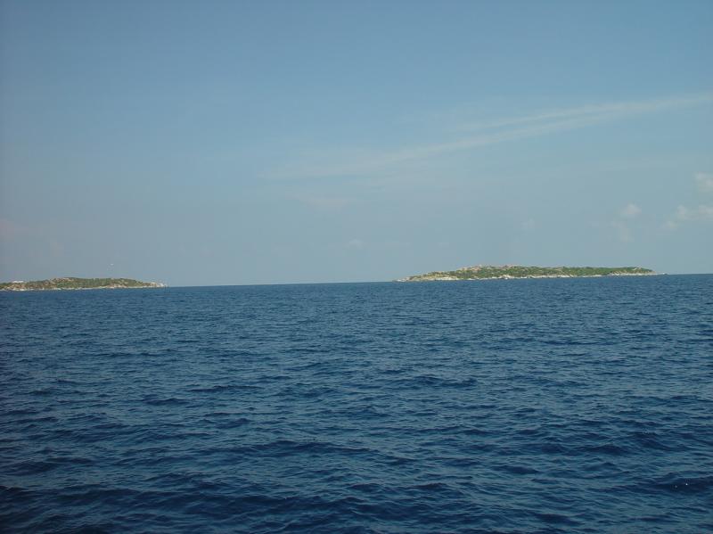 Approaching The Baths

(Click on image to view full-size image (1280x960, 598 kb))