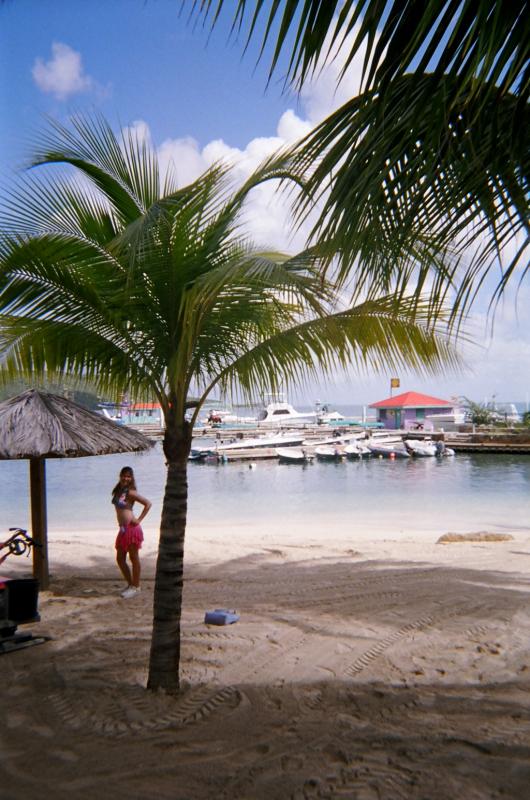 Kristen at Leverick Bay.

(Click on image to view full-size image (1024x1544, 729 kb))
