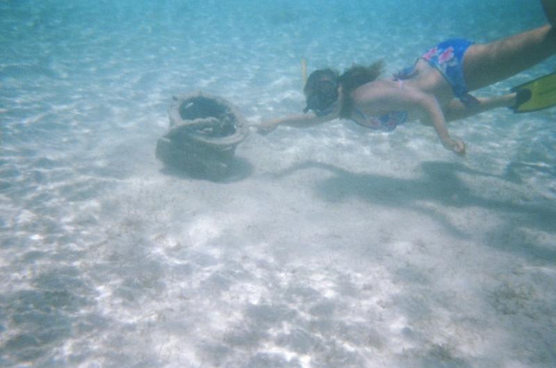 A bucket under the sea!

(Click on image to view full-size image (1544x1024, 263 kb))