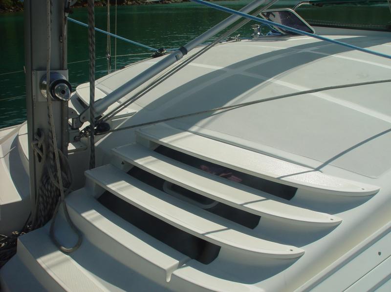 The mast and front of the salon on the ScubaCat

(Click on image to view full-size image (1280x960, 576 kb))