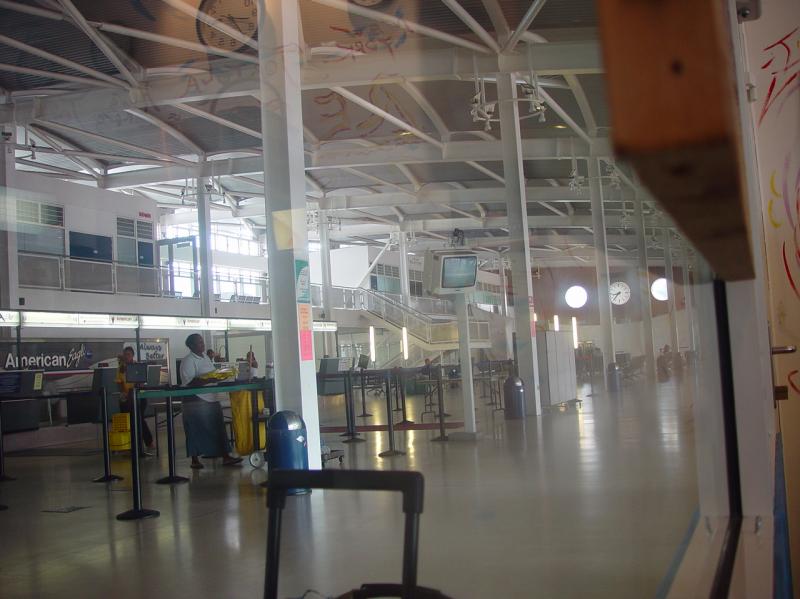 Beef Island Airport

(Click on image to view full-size image (1280x960, 613 kb))